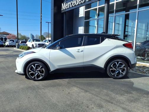 Blizzard Pearl 2020 Toyota C-HR XLE