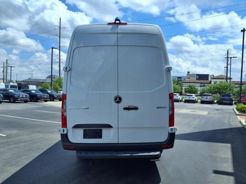 2025 Mercedes-Benz Sprinter 2500 High Roof