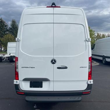 2025 Mercedes-Benz Sprinter 2500 High Roof
