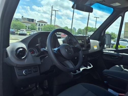 2025 Mercedes-Benz Sprinter 2500 High Roof