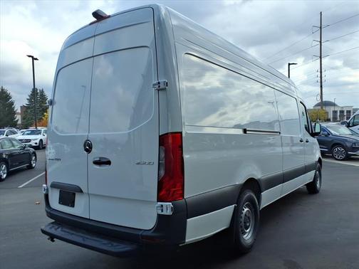 Arctic White 2026 Mercedes-Benz Sprinter 2500 High Roof
