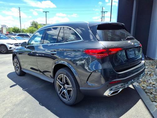 Graphite Gray Metallic 2026 Mercedes-Benz GLC 300 Base 4MATIC