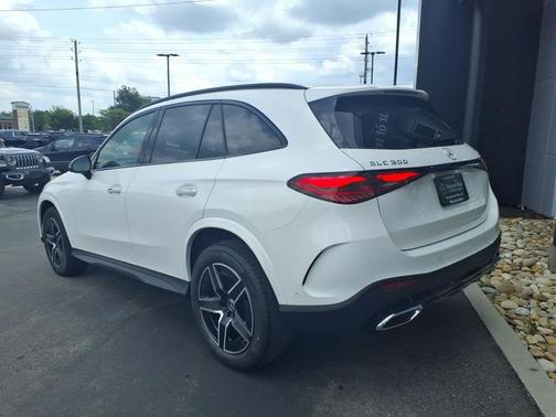 Polar White 2026 Mercedes-Benz GLC 300 Base 4MATIC