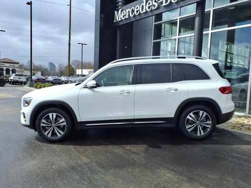 Polar White 2026 Mercedes-Benz GLB 250 Base 4MATIC