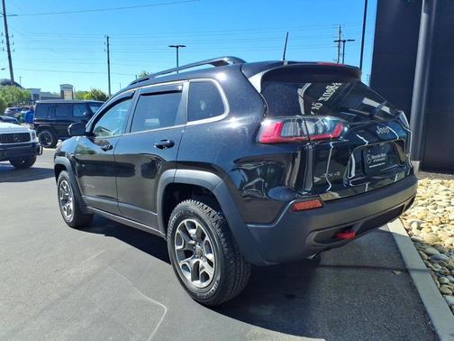 Diamond Black 2022 Jeep Cherokee Trailhawk
