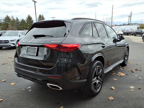 Graphite Gray Metallic 2026 Mercedes-Benz GLC 300 Base 4MATIC