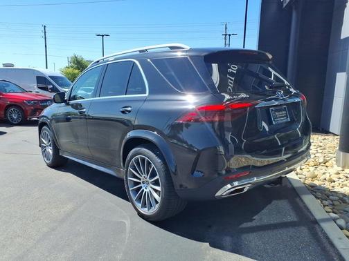 Obsidian Black Metallic 2026 Mercedes-Benz GLE 450 4MATIC