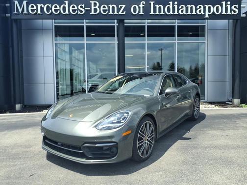 Aventurine Green Metallic 2023 Porsche Panamera 4