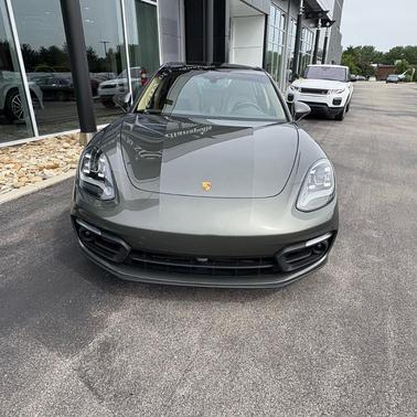 Aventurine Green Metallic 2023 Porsche Panamera 4