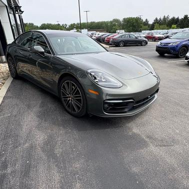 Aventurine Green Metallic 2023 Porsche Panamera 4