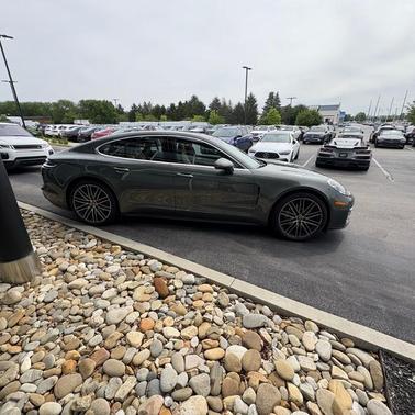 Aventurine Green Metallic 2023 Porsche Panamera 4