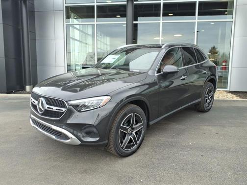 Graphite Gray Metallic 2026 Mercedes-Benz GLC 300 Base 4MATIC