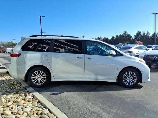 2019 Toyota Sienna XLE Premium