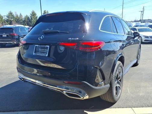Obsidian Black Metallic 2026 Mercedes-Benz GLC 300 Base 4MATIC