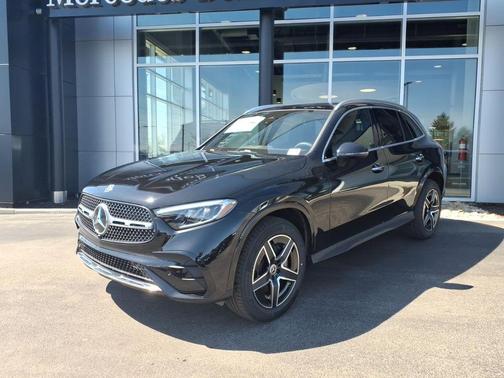 Obsidian Black Metallic 2026 Mercedes-Benz GLC 300 Base 4MATIC