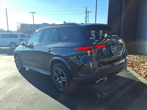 Graphite Gray Metallic 2026 Mercedes-Benz GLC 300 Base 4MATIC
