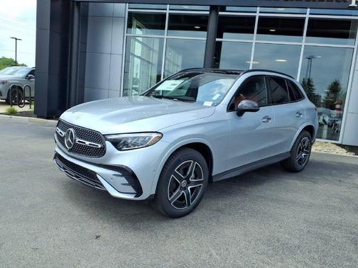 Black 2027 Mercedes-Benz GLC 300