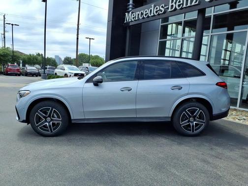 Black 2027 Mercedes-Benz GLC 300