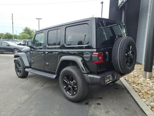 Black Clearcoat 2021 Jeep Wrangler Unlimited Sahara Altitude