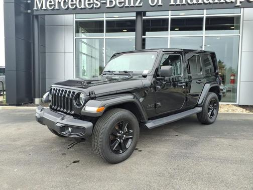 Black Clearcoat 2021 Jeep Wrangler Unlimited Sahara Altitude