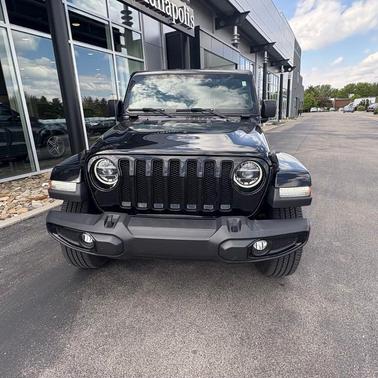 Black Clearcoat 2021 Jeep Wrangler Unlimited Sahara Altitude