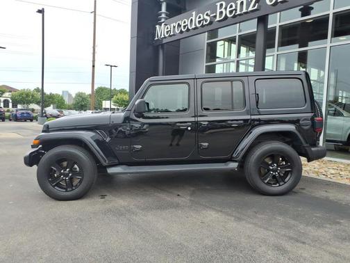 Black Clearcoat 2021 Jeep Wrangler Unlimited Sahara Altitude