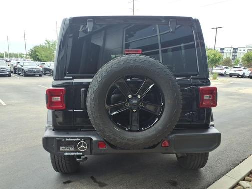 Black Clearcoat 2021 Jeep Wrangler Unlimited Sahara Altitude