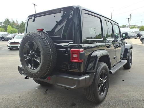 Black Clearcoat 2021 Jeep Wrangler Unlimited Sahara Altitude