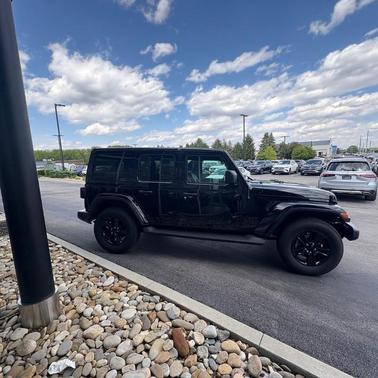 Black Clearcoat 2021 Jeep Wrangler Unlimited Sahara Altitude