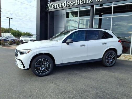 Polar White 2027 Mercedes-Benz GLC 300