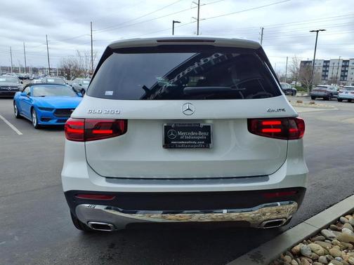 Polar White 2026 Mercedes-Benz GLB 250 Base 4MATIC