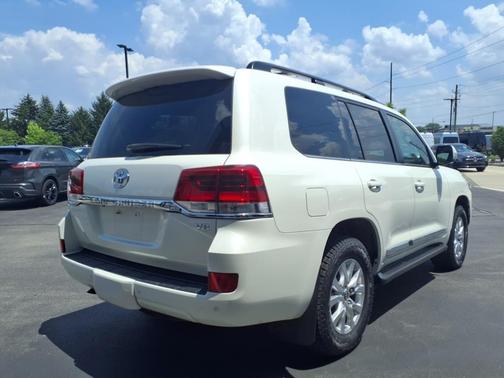 2019 Toyota Land Cruiser V8