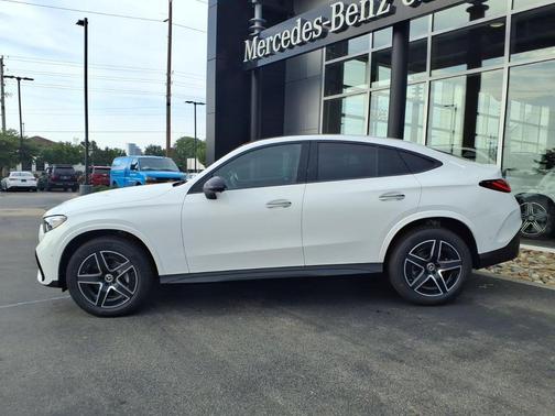 Polar White 2027 Mercedes-Benz GLC 300