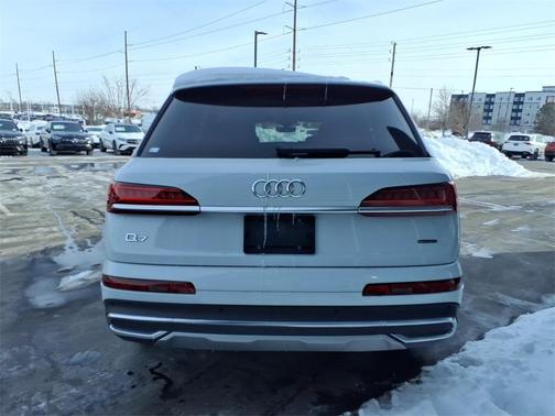 2023 Audi Q7 45 Premium