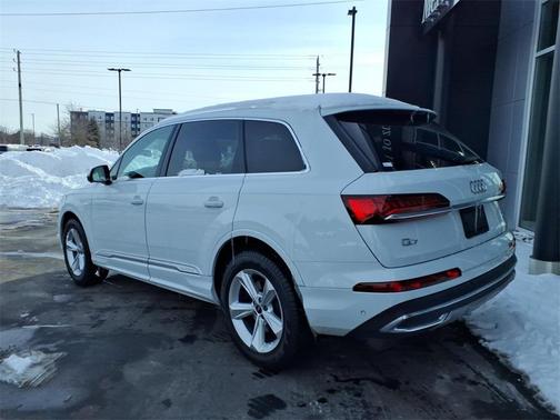 2023 Audi Q7 45 Premium
