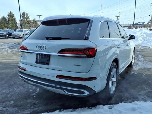 2023 Audi Q7 45 Premium