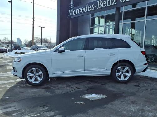 2023 Audi Q7 45 Premium