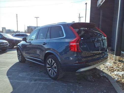 2022 Volvo XC90 T6 Momentum 7 Passenger
