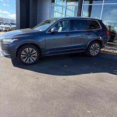 2022 Volvo XC90 T6 Momentum 7 Passenger