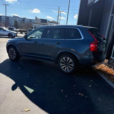 2022 Volvo XC90 T6 Momentum 7 Passenger