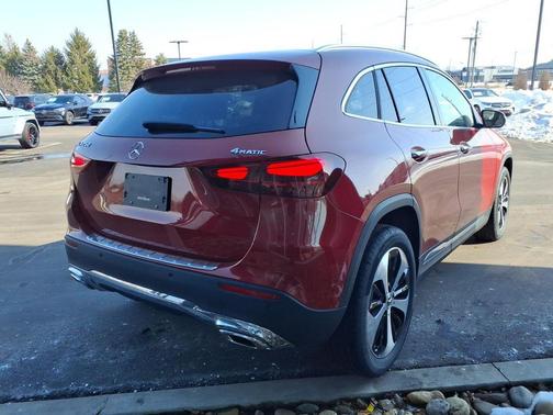 MANUFAKTUR Patagonia Red Metallic 2026 Mercedes-Benz GLA 250 Base 4MATIC