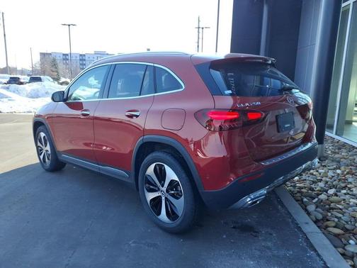 MANUFAKTUR Patagonia Red Metallic 2026 Mercedes-Benz GLA 250 Base 4MATIC