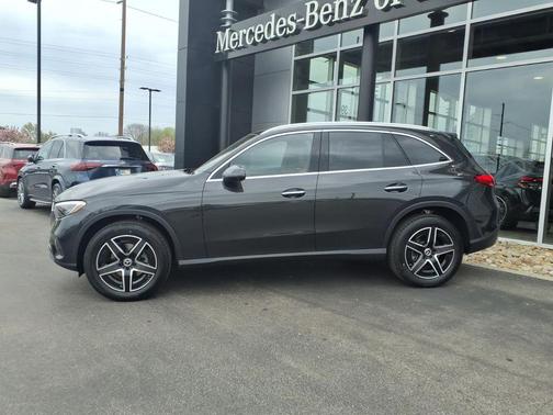 Graphite Gray Metallic 2026 Mercedes-Benz GLC 300 Base 4MATIC