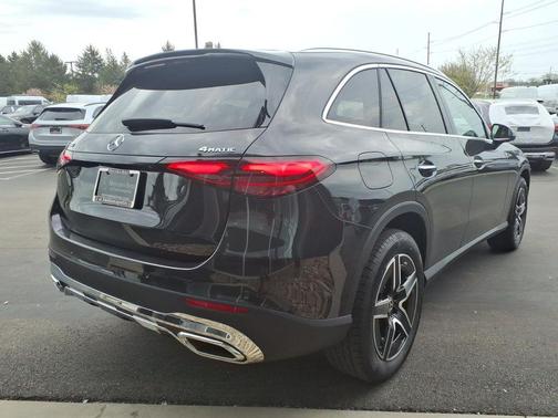 Graphite Gray Metallic 2026 Mercedes-Benz GLC 300 Base 4MATIC