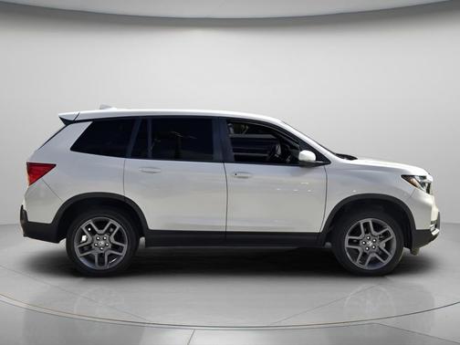 Platinum White Pearl 2023 Honda Passport