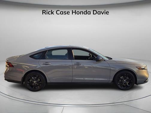 Urban Gray Pearl 2025 Honda Accord