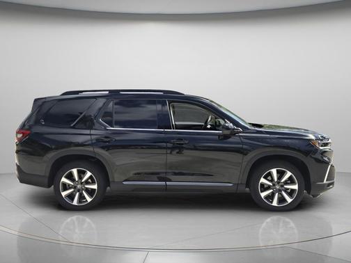Crystal Black Pearl 2024 Honda Pilot