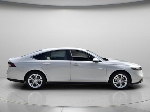 Platinum White Pearl 2025 Honda Accord