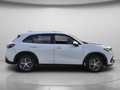 Platinum White Pearl 2024 Honda HR-V