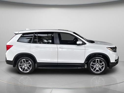 Platinum White Pearl 2023 Honda Passport